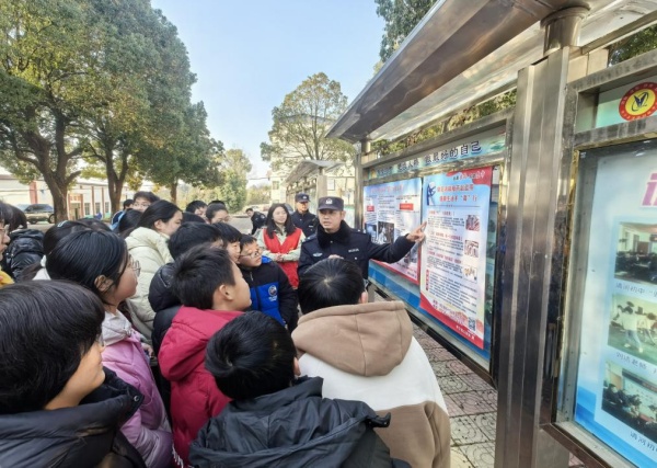 600安徽安庆怀宁：紧盯寒假节点 守护校园平安图片1_副本.jpg